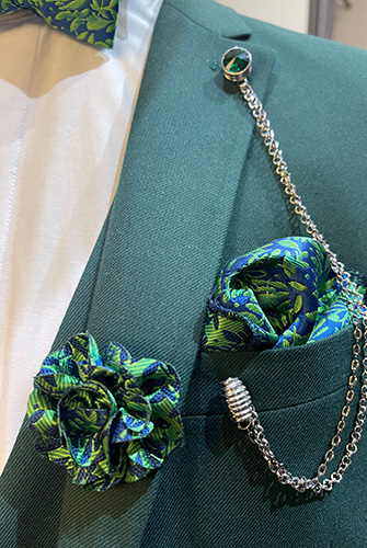 La chaînette et boutonnière assortie